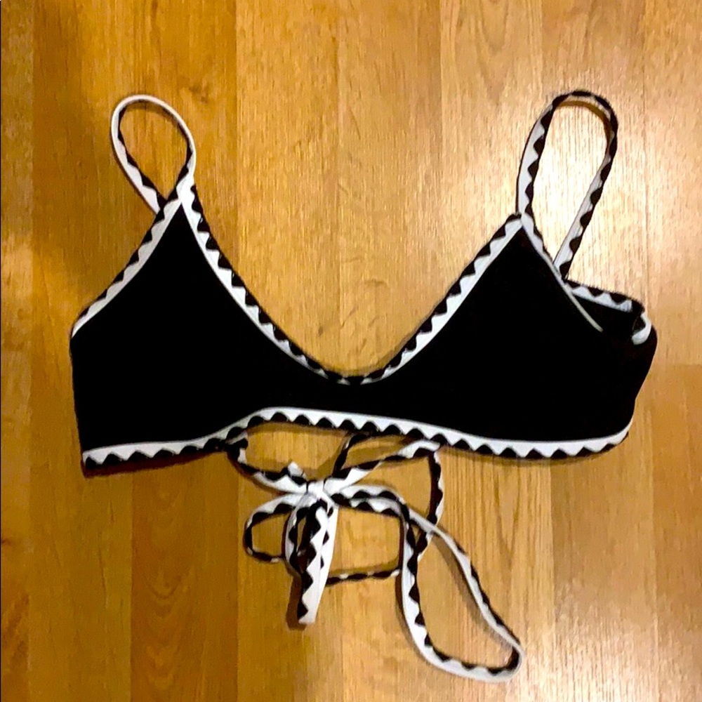 BEARLY WORN!! Bathing suit top with tie back!!